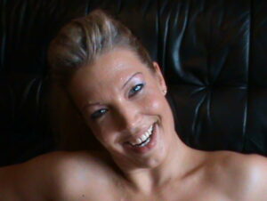 Bitchy Jana Porno Video: Schwanz von laseo9 geil geblasen!!